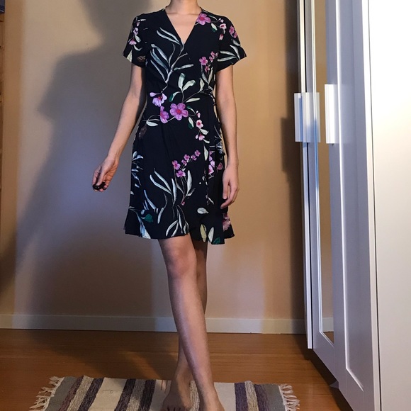 Floral navy wrap dress - Picture 3 of 6
